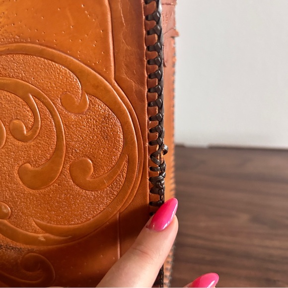 Vintage 70s Big Tooled Leather Western Bag Boho Floral Hand-Carved Artisan Purse - Picture 10 of 16
